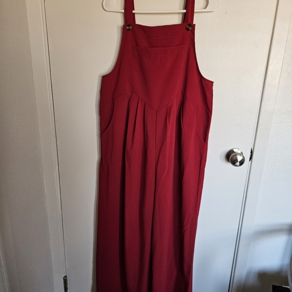 Red overalls - Picture 1 of 3